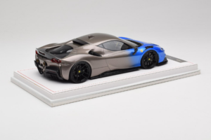 Ferrari SF90 Novitec Blue Grey Metallic IVY 1:18 REMC029 Resina - imagem 3 de 7