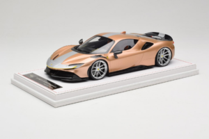 Ferrari SF90 Novitec Dourado Prateado Faixa IVY Merit 1:18 REMC028 Resina - imagem 2 de 7