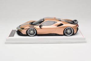 Ferrari SF90 Novitec Dourado Prateado Faixa IVY 1:18 REMC028 Resina