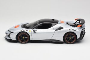 Ferrari SF90 XX Stradale Arctic White Bburago 1:18 18-16020W Metal - imagem 4 de 8