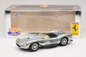 Ferrari Testa Rossa Chrome Silver Hot Wheels 1:18 25737 Metal - imagem 8 de 8