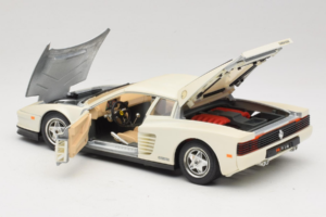 Ferrari Testarossa Branco Bburago 1:18 3019-W1 Metal - imagem 5 de 8