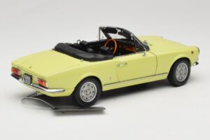 Fiat 124 Spider BS1 Amarelo Sun Star 1:18 4921 Metal - imagem 3 de 8