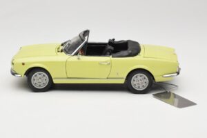 Fiat 124 Spider BS1 Amarelo Sun Star 1:18 4921 Metal - imagem 4 de 8