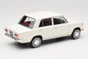 Fiat 124 Branco IXO 1:18 18CMC205OP Metal - imagem 3 de 8