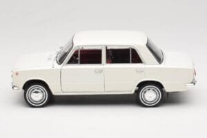 Fiat 124 Branco IXO 1:18 18CMC205OP Metal - imagem 4 de 8