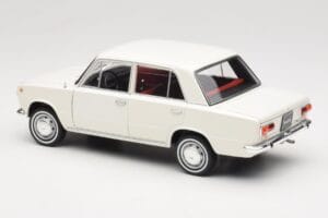 Fiat 124 Branco IXO 1:18 18CMC205OP Metal - imagem 7 de 8