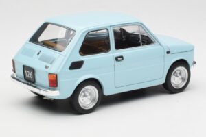 Fiat 126 Azul Claro MCG 1:18 MCG18415 Metal - imagem 2 de 6