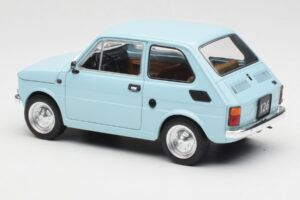 Fiat 126 Azul Claro MCG 1:18 MCG18415 Metal - imagem 5 de 6