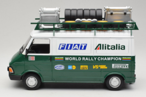 Fiat 242 Alitalia Rally Team Assistance With Trailer 1978 IXO 1:18 18CMC027WX Metal - imagem 4 de 7