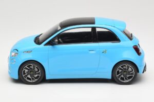 Abarth 500e Azul IXO 1:18 MCG18499 Metal - imagem 3 de 6