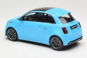 Abarth 500e Azul IXO 1:18 MCG18499 Metal - imagem 5 de 6