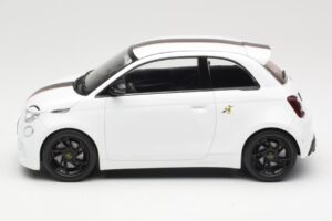 Abarth 500e Branco IXO 1:18 MCG18497 Metal - imagem 3 de 6