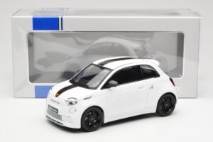Abarth 500e Branco IXO 1:18 MCG18497 Metal - imagem 6 de 6