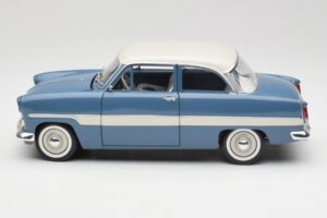 Ford Taunus 12M P2 Azul Riscas Revell 1:18 08880-M1 Metal - imagem 4 de 8
