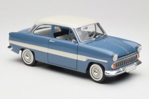 Ford Taunus 12M P2 Azul Riscas Revell 1:18 08880-M1 Metal - imagem 6 de 8