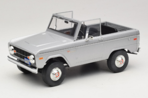 Ford Bronco Speed Movie GreenLight 1:18 19074 Metal - imagem 2 de 7