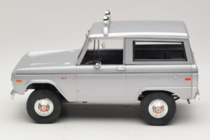 Ford Bronco Speed Movie GreenLight 1:18 19074 Metal - imagem 4 de 7
