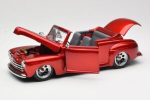 Ford Cabriolet Red Metallic Road Signature 1:18 30028 Metal - imagem 2 de 8