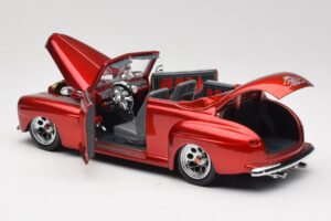 Ford Cabriolet Red Metallic Road Signature 1:18 30028 Metal - imagem 5 de 8