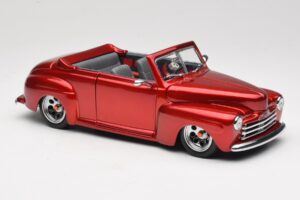Ford Cabriolet Red Metallic Road Signature 1:18 30028 Metal - imagem 6 de 8