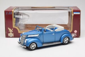 Ford Cabriolet Azul Road Signature 1:18 92238 Metal - imagem 8 de 8