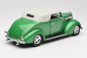 Ford Cabriolet Verde Road Signature 1:18 92239 Metal - imagem 3 de 8