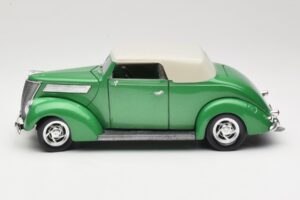 Ford Cabriolet Verde Road Signature 1:18 92239 Metal - imagem 4 de 8