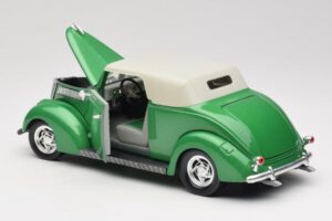 Ford Cabriolet Verde Road Signature 1:18 92239 Metal - imagem 5 de 8