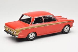 Ford Cortina Lotus Red & Gold Stripe MCG 1:18 MCG18532 Metal - imagem 2 de 6