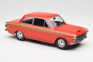 Ford Cortina Lotus Red & Gold Stripe MCG 1:18 MCG18532 Metal - imagem 4 de 6