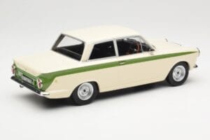 Ford Cortina Lotus White & Green Stripe MCG 1:18 MCG18434 Metal - imagem 2 de 6