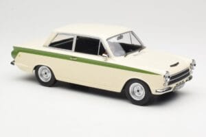Ford Cortina Lotus White & Green Stripe MCG 1:18 MCG18434 Metal - imagem 4 de 6