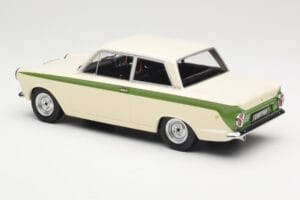 Ford Cortina Lotus White & Green Stripe MCG 1:18 MCG18434 Metal - imagem 5 de 6