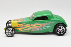 Ford Coupe Verde com Fogo Road Signature 1:18 30109 Metal - imagem 4 de 8