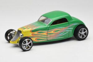 Ford Coupe Verde com Fogo Road Signature 1:18 30109 Metal