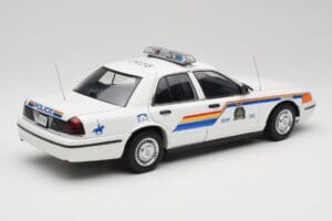 Ford Crown Victoria RCMP Police Car AUTOart 1:18 72706 Metal - imagem 3 de 8