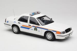 Ford Crown Victoria RCMP Police Car AUTOart 1:18 72706 Metal - imagem 6 de 8