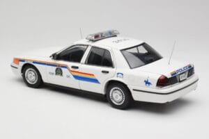 Ford Crown Victoria RCMP Police Car AUTOart 1:18 72706 Metal - imagem 7 de 8