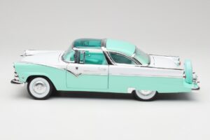 Ford Crown Victoria Seafoam Verde & Branco Road Legends 1:18 92138 Metal - imagem 3 de 7