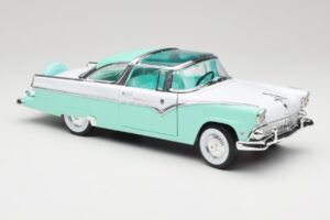 Ford Crown Victoria Seafoam Verde & Branco Road Legends 1:18 92138 Metal - imagem 5 de 7