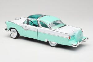 Ford Crown Victoria Seafoam Verde & Branco Road Legends 1:18 92138 Metal - imagem 6 de 7