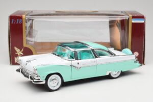 Ford Crown Victoria Seafoam Verde & Branco Road Legends 1:18 92138 Metal - imagem 7 de 7