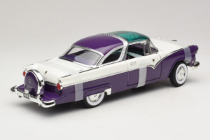 Ford Crown Victoria Branco Roxo Road Signature 1:18 92138-P1 Metal - imagem 2 de 6