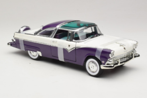 Ford Crown Victoria Branco Roxo Road Signature 1:18 92138-P1 Metal - imagem 4 de 6