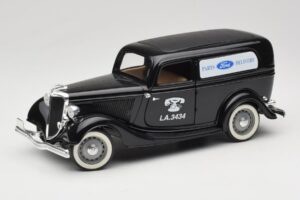 Ford Delivery Truck Ford Parts Preto Solido 1:18 8417 Metal
