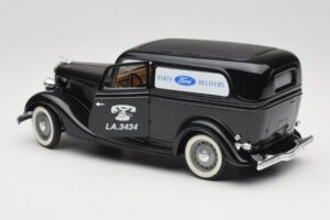Ford Delivery Truck Ford Parts Preto Solido 1:18 8417 Metal - imagem 5 de 8