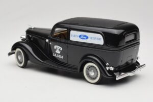 Ford Delivery Truck Ford Parts Preto Solido 1:18 8417 Metal - imagem 7 de 8