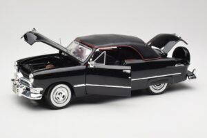 Ford Deluxe Cabriolet Preto Maisto 1:18 31681 Metal - imagem 2 de 8