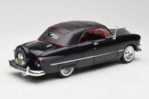 Ford Deluxe Cabriolet Preto Maisto 1:18 31681 Metal - imagem 3 de 8